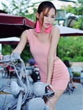 Pink skirt meat sister, super-s-class body, with wood and black silk, plump beauty sits on Mercedes Benz S350(5)