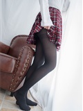 [森萝财团]萝莉丝足写真 R15-002 黑丝红格子裙(46)