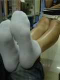 Goddess's feet and legs cotton stockings before the war 081(79)