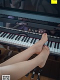 IESS thoughts and interests to July 24, 2018 sixiangjia 279: feet on black and white piano keys(48)
