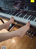 IESS thoughts and interests to July 24, 2018 sixiangjia 279: feet on black and white piano keys(57)