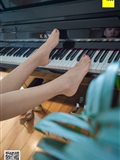 IESS thoughts and interests to July 24, 2018 sixiangjia 279: feet on black and white piano keys(61)