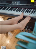 IESS thoughts and interests to July 24, 2018 sixiangjia 279: feet on black and white piano keys(63)