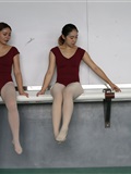 大西瓜美女图片 W019 舞蹈家9-双红衣少女590p2(16)