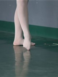 大西瓜美女图片 W019 舞蹈家9-双红衣少女590p2(33)