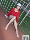 Yueyue plays skateboarding in silk stockings(21)