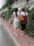 [户外街拍] 2013.09.08 白裙白超高凉托妇人(12)