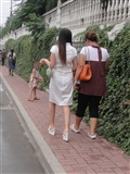 [户外街拍] 2013.09.08 白裙白超高凉托妇人(13)