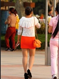 [户外街拍] 2013.09.25 橘红色与白色套裙那么的迷人(4)