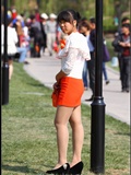 [户外街拍] 2013.09.25 橘红色与白色套裙那么的迷人(8)