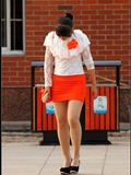 [户外街拍] 2013.09.25 橘红色与白色套裙那么的迷人(23)