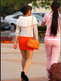 [户外街拍] 2013.09.25 橘红色与白色套裙那么的迷人(27)