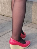 [outdoor Street Photo] 2013.09.06 Bund beauty black silk red shoes, thin stockings(2)