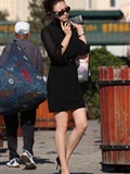 [户外街拍] 2013.11.03 黑色包臀短裙少妇雪白的大腿(4)