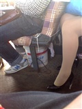 [outdoor Street Photo] on August 5, 2013, sneak photos of silk stockings, legs and black heels on the bus(4)