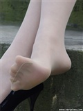 中高艺P11 野外丝袜美足秀　丝袜性感美女图片(155)
