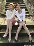 Zhonggaoyi two sisters silk stockings Meizu silk stockings beauty photo(2)